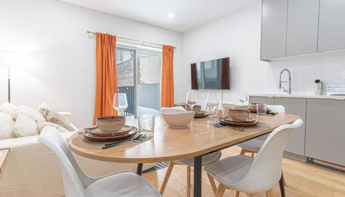 Modern Duplex Escape w Backyard - Foto 1