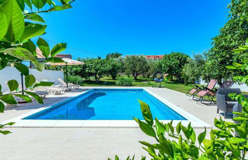 Villa Kutija with heated pool - Foto 17