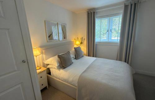 Lux 2 Bedroom Ground Floor Apartment - Photo 11