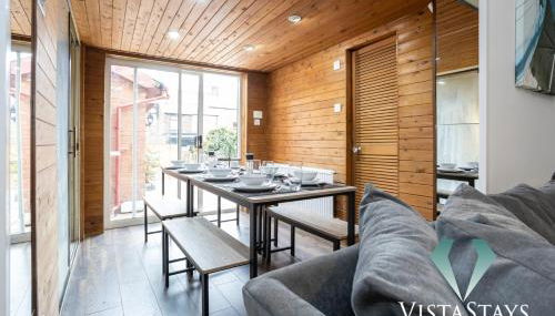 Spacious 5BDR House By Vista Stays Short Lets & Serviced Accommodation Manchester With Free WiFi, Parking & Netflix - Foto 3
