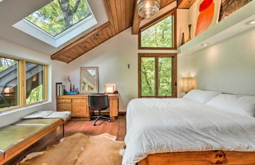 Luxe Plymouth Chalet with Indoor Pool and 3 Decks! - Foto 26