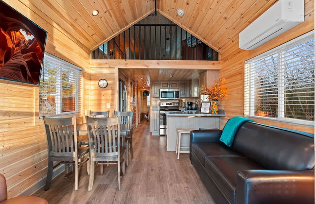 NEW Moondance Majestic Mini Cabin Cathedral Rock - Foto 8