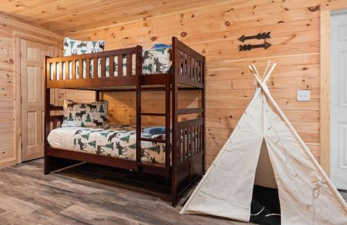 Cozy Cinema Cabin - Hot Tub and More - Foto 72