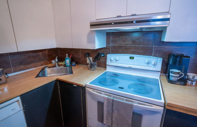 Stunning 2 Bedroom Apt! 3mins Walk From CDN Metro - Foto 18