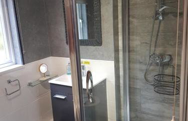 Beechcroft 2 bed part house - Photo 19