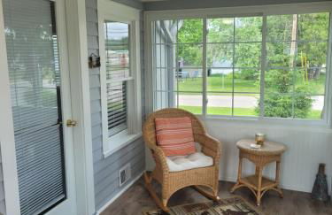 The Lily Pad on Benzie Blvd - Super Cute! - Foto 16