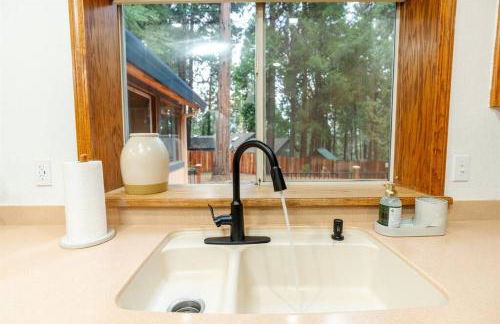 Lovely Home in Pollock Pines with Hot Tub - Foto 5