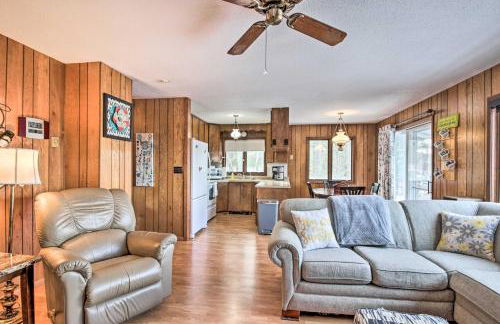 Cabin Getaway with Private Dock, Walk to Trail! - Foto 4