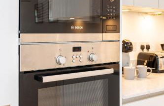 Tranquil 2-Bed Apartment, Balcony, Sleeps 6, 7 Minute Drive to King's Cross St Pancras - By City Peace - Foto 9