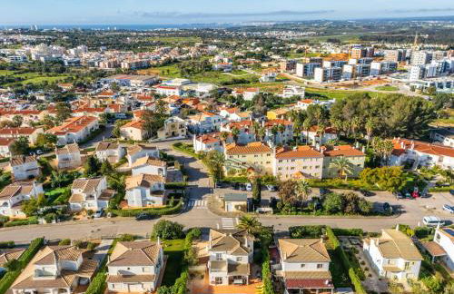 Villa Oasis, Piscina, Jacuzzi, Ténis e Praias! - Foto 44