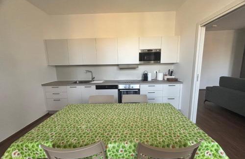 Grazioso appartamento Peschiera Borromeo a 10 minuti in auto da Milano, aeroporto Linate e ospedale Cardiologico e di San Donato - Photo 4