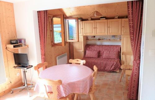 Spacieux 3 pièces avec balcon, parking et coin montagne - FR-1-573-104 - Foto 1