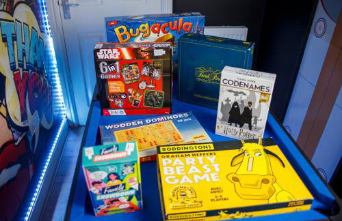 6 BR 3 Bath Spacious Tudor House & Free Parking - Foto 51