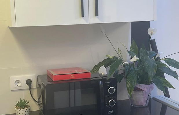 Seaside Apartment Sleeps 6 With Balcony - Photo 9