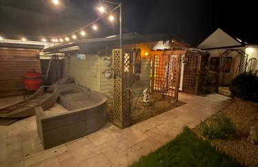 Detached property, beams, hot tub large garden - Photo 25