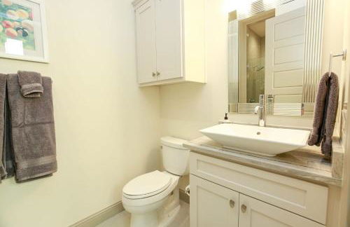 Contemporary, Luxury Retreat on Lake LBJ with Heated Pool - Foto 31