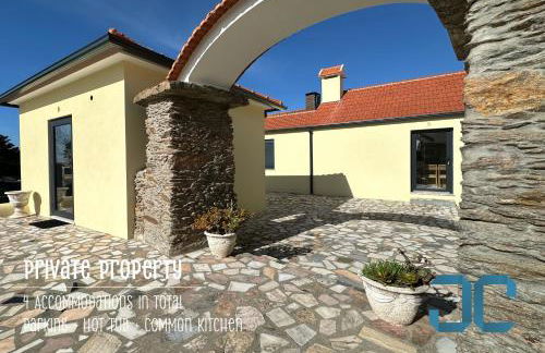 Arada Property - 4 Houses in 1 Private Property, Free Parking and Hot Tub - Foto 8