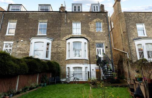 Bright & Comfortable 2-Bedroom Retreat - Foto 15