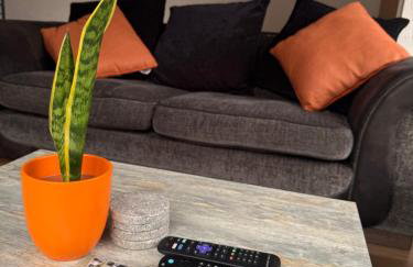 Contractor and Family, Private Detached Property DY5 - Foto 8