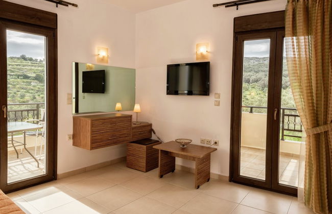 Family Friendly Villa Private Pool, Children's Play Area, Bbq, Spacious Garden, Near Beach - Photo 7