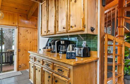 Scenic North Shore Stay w Games Near Snow Summit Lakeview Lodge by AvantStay - Foto 26