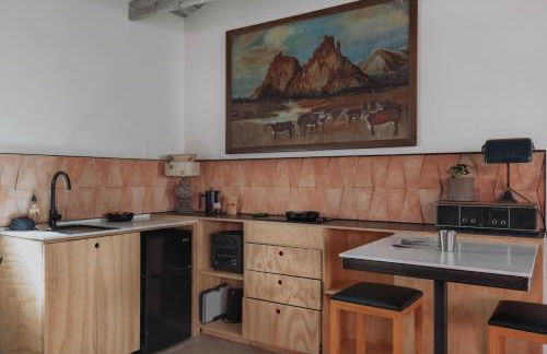 Large West Texas Suite at Iconic Property - Foto 23
