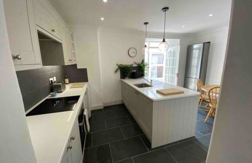 Beautiful 2 bed end terrace Victorian town house - Foto 8