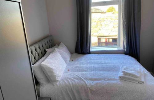 Honeybee Cottage, with a log fire & a hot tub. - Foto 35