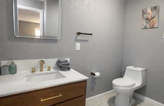 Large Overland Park Getaway 4 KING beds 3 Bath Sleeps 10 - Foto 13