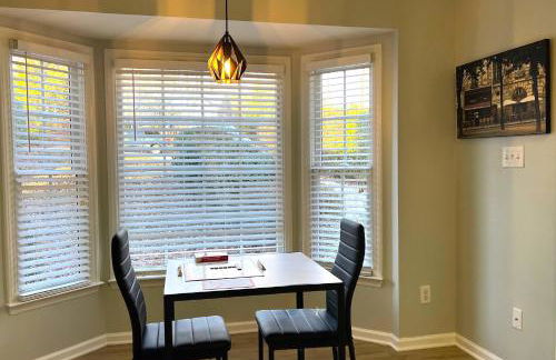 3 BR w/ King Bed, Standing Desk, Ping Pong, Arcade - Foto 15