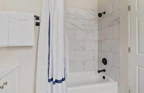 Historic Charming 2Story 10BR House - Sleep 20 - Foto 17