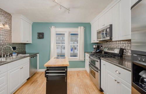 Downtown Home off College Avenue - Lawrence University - Foto 7