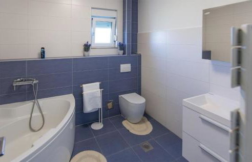 Cozy Home In Prkos With Jacuzzi - Foto 15