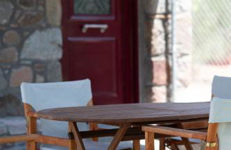 Villa & Stone House with Pool, 10 Mins to Skala Eressos Beach - Foto 3