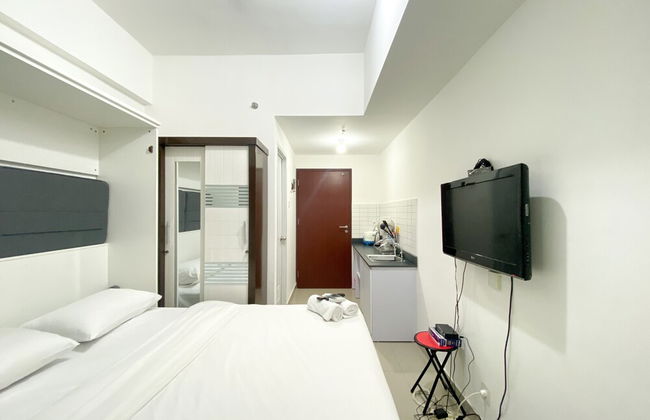 Restful And Tidy Studio Sayana Bekasi Apartment - Photo 19
