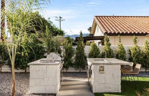 Desert Oasis: Pool, Spa, Golf Sim + EV Charger - Foto 16