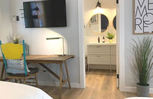 New cozy studio 2 queen beds kitchen walk to water! - Foto 4