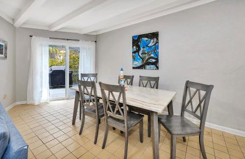 Steps to East Beach & Pet Friendly w/ 2 King Beds - Foto 9