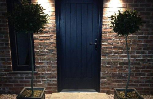 Luxury Coach house next to woodland in Knutsford - Photo 35