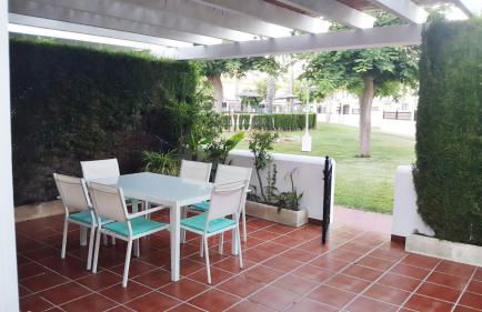 Chalet Adosado con dos terrazas y piscina - Photo 1