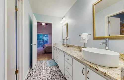 Cozy Dog-Friendly Home WITH Full Kitchen, Patio & Backyard, Close to Golf Course - Foto 17