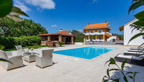 Peaceful Murvica Villa Pool, Garden, and Modern Comfort - Foto 2, Garden, sunbed, Garden view
