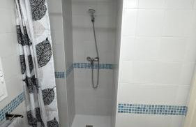 Apartahotel Moderno y Económico para 2 personas a 10 minutos de Sevilla con fácil aparcamiento - Photo 9