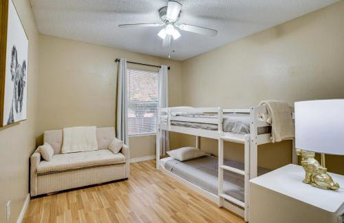 Family Getaway with Fenced Yard in Haltom City! - Foto 24