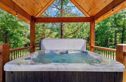 Luxury Winter Cabin! Hot Tub - Fire Pit - Decks - Game Room - Foto 40