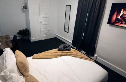 Nona - Private Room 2 with Parking, Desk & Fast WiFi near Yale, Quinnipiac, SCSU & Hospitals - Photo 8