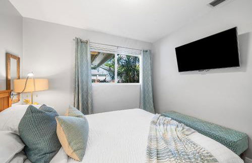 Coastal Harbor, King Bed, Pickleball Gear, Golf set, BBQ- 1 dollar rides to Beach, by Maven Vacation Rentals - Foto 22