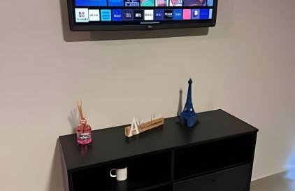 Loft de Luxo no Braga: Perfeito para Casais - Ar, Wi-Fi e Estilo - Foto 12