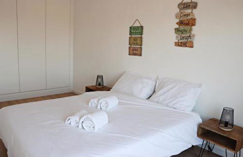 Vivenda Geminada com piscina a 10 minutos a pé da praia, by QoZzy - Foto 15