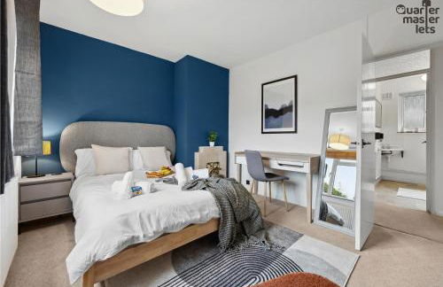 2 Bedroom Bungalow with Parking that Sleeps 6 - Photo 11